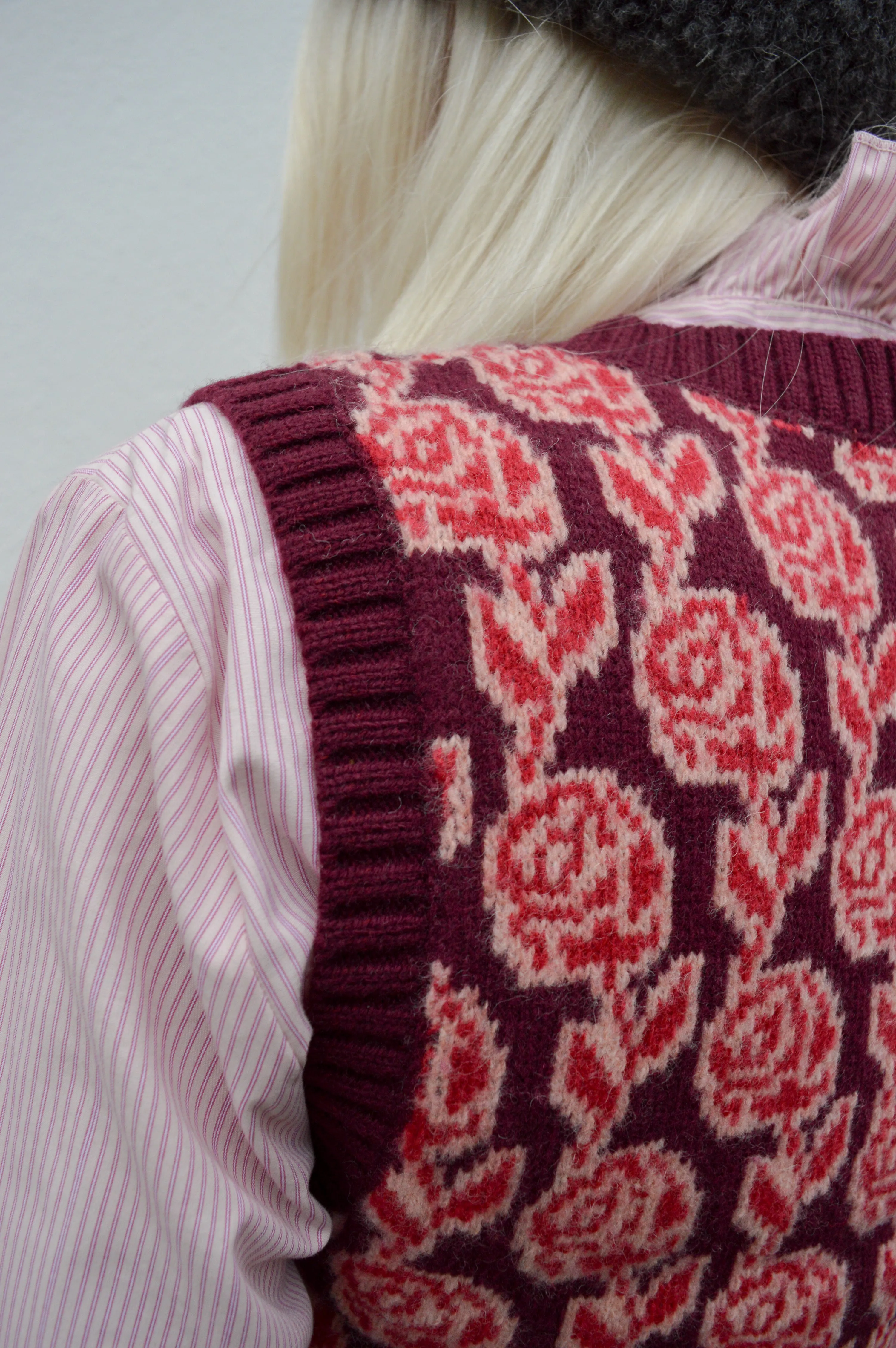 Nué Notes Cambridge Rose Red Vest